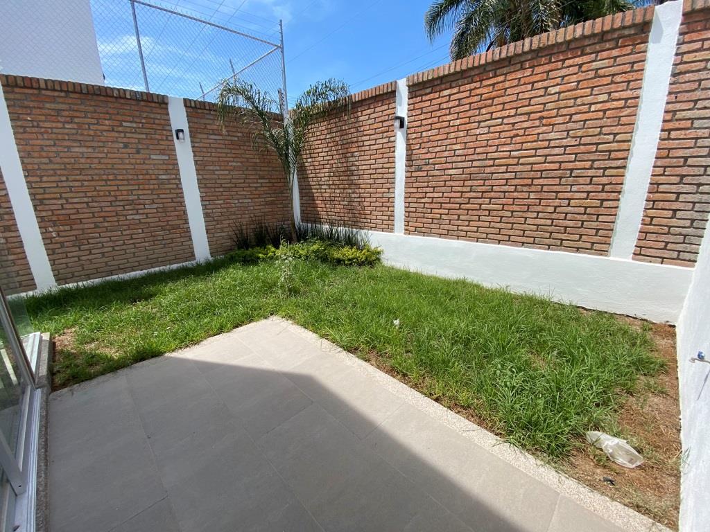 Casa nueva dentro de exclusiva privada (15 casas)