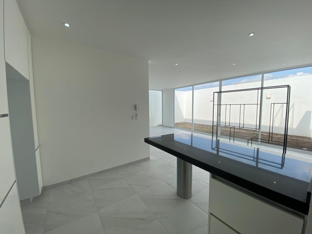 Casa nueva dentro de exclusivo Fracc. Residencial