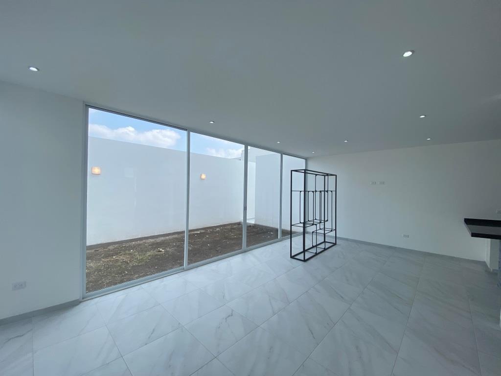 Casa nueva dentro de exclusivo Fracc. Residencial