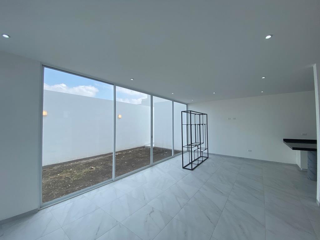 Casa nueva dentro de exclusivo Fracc. Residencial