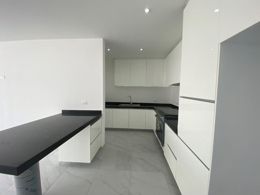 Casa nueva dentro de exclusivo Fracc. Residencial