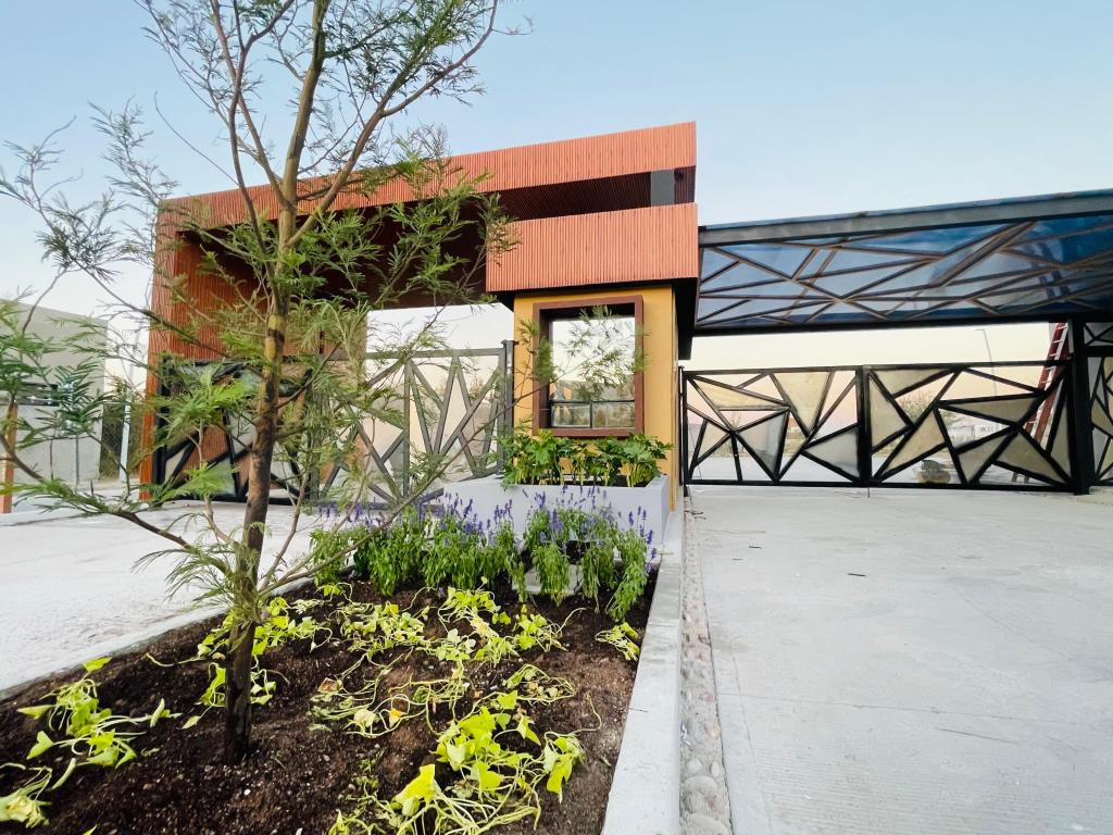 Casa nueva dentro de Fracc. con 3,500m2 de área común (Reserva)