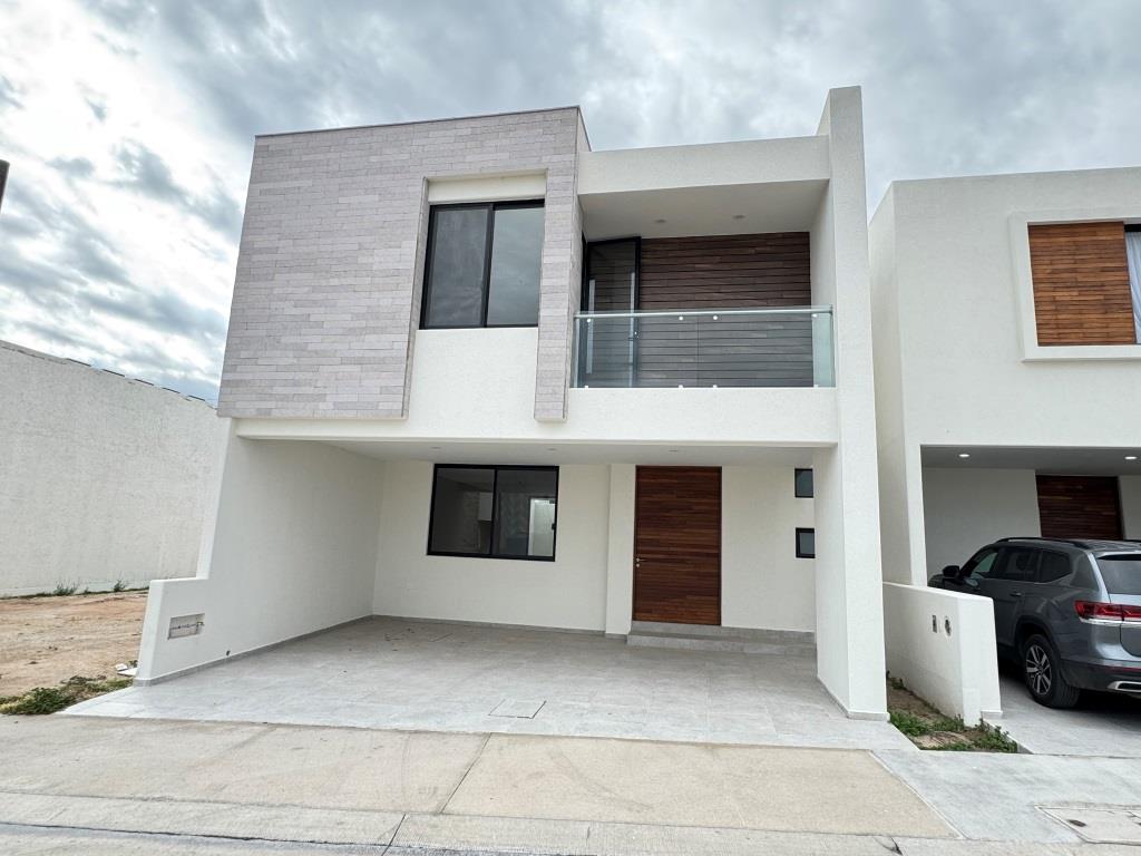 Casa nueva dentro de exclusivo Fracc. Residencial