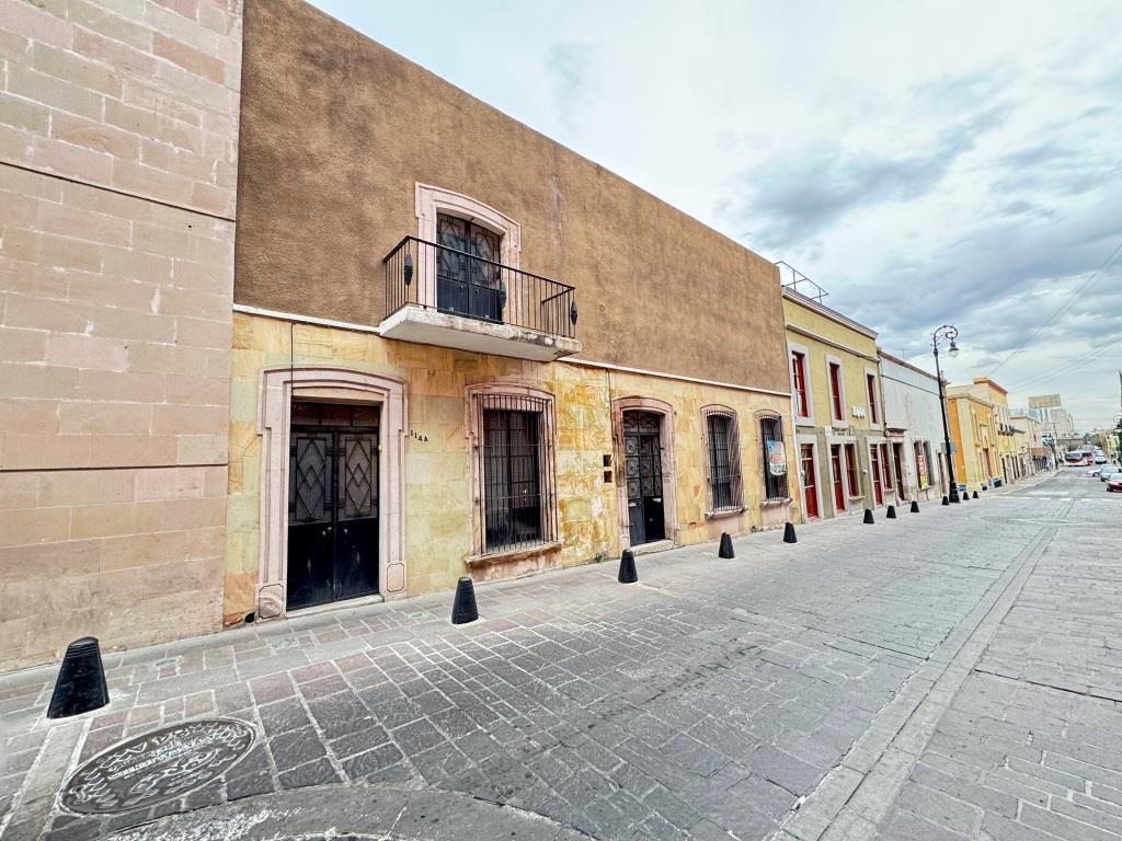 Finca céntrica a un costado de Palacio de Gobierno