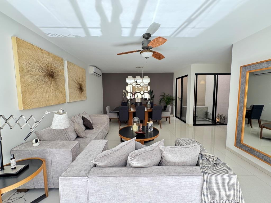 Casa con excelentes acabados, zona norte.
