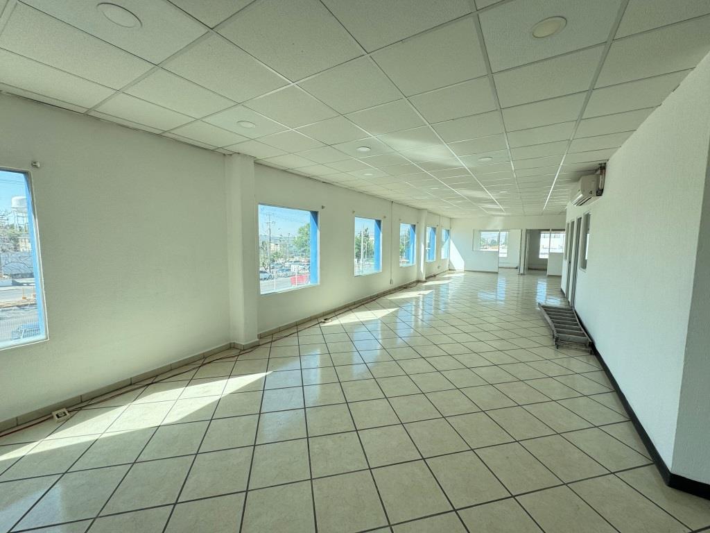 Oficinas dentro de PIVA con amplio estacionamientoi