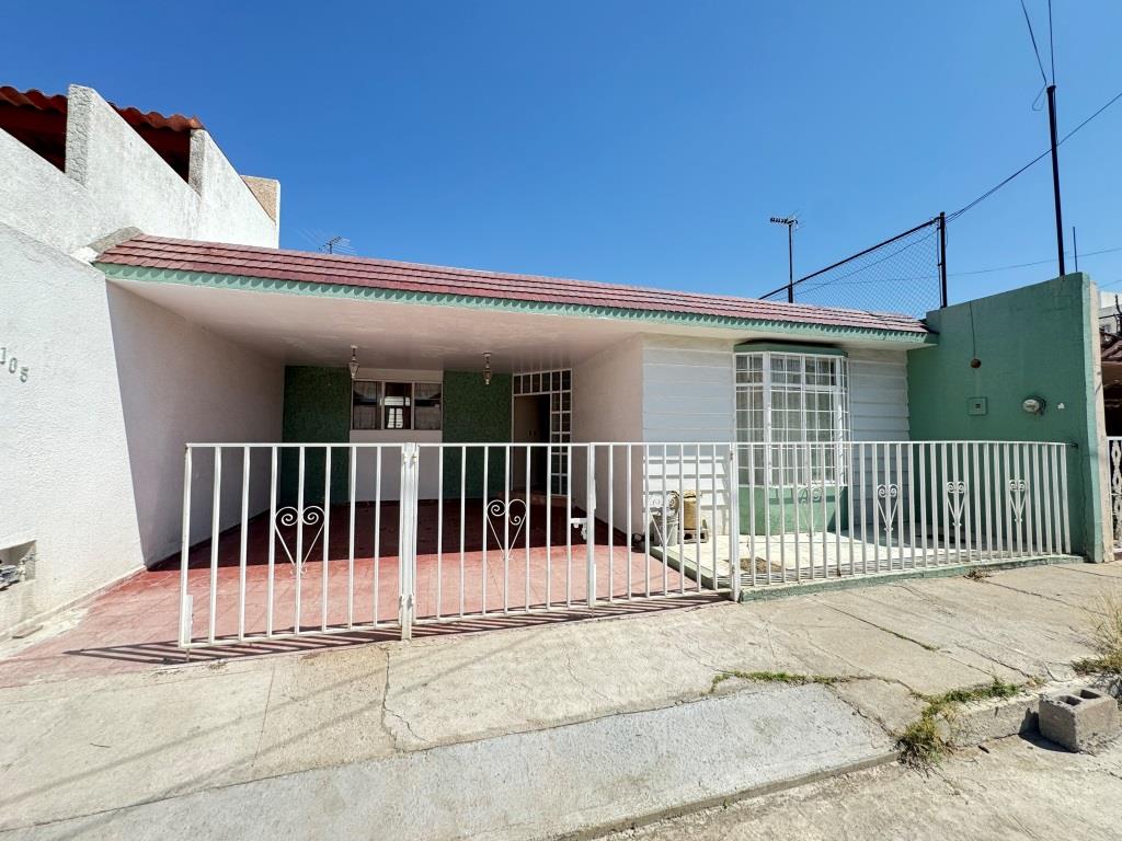 Casa una sola planta excelente ubicación. 