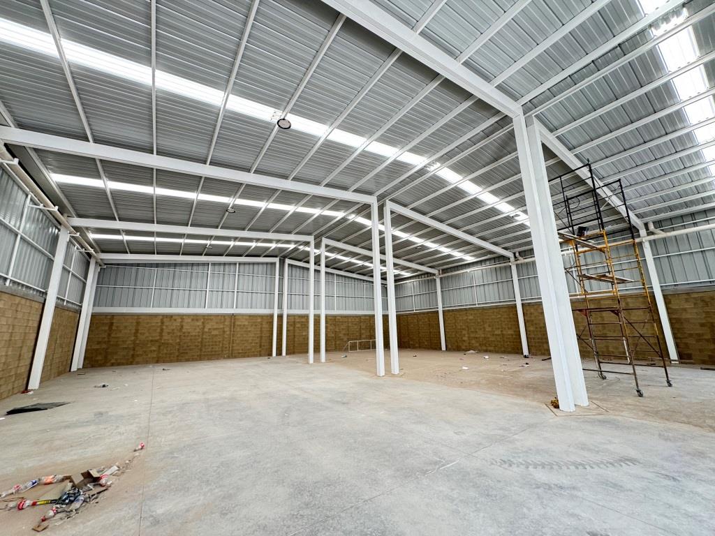 Nave industrial en parque con acceso controlado 564m2