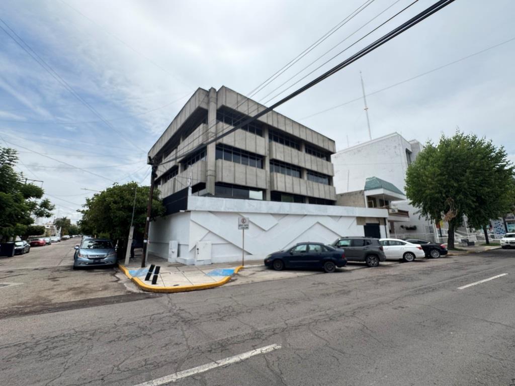 Local comercial y oficinas sobre Av Las americas