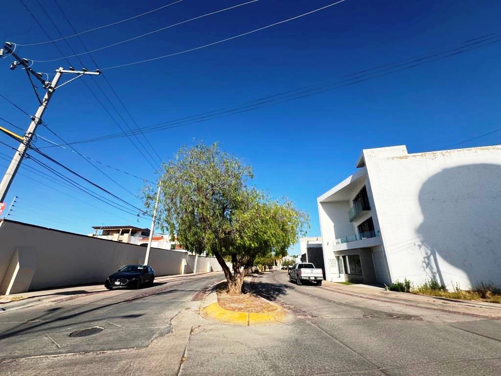 Terreno sobre calle de camellon 204m2