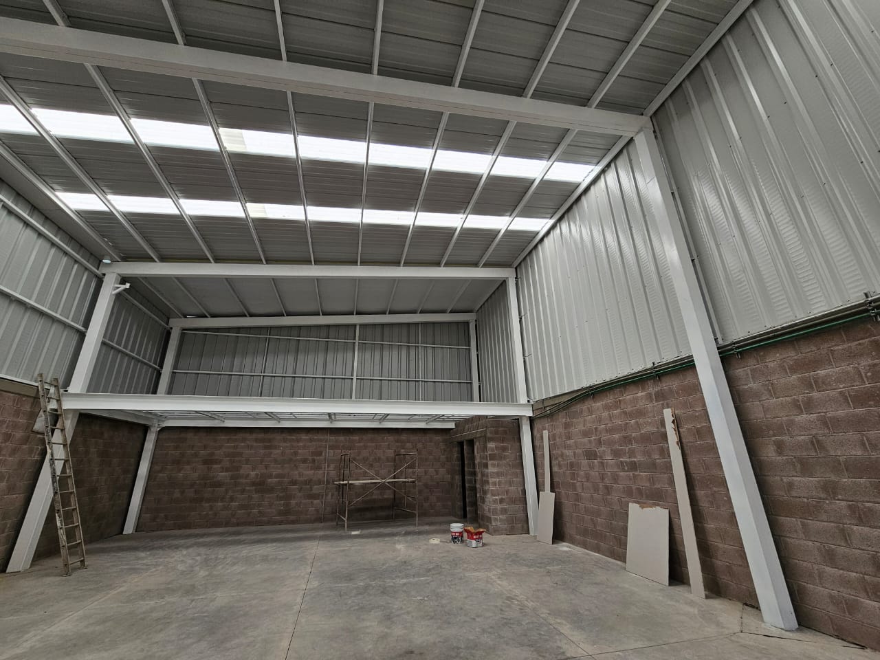 Nave industrial 309m2 + 40 mezanine