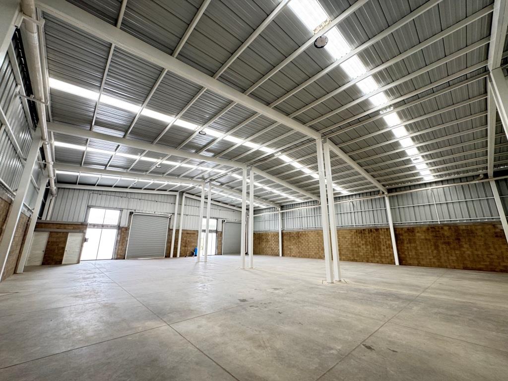 Nave industrial en parque con acceso controlado 564m2