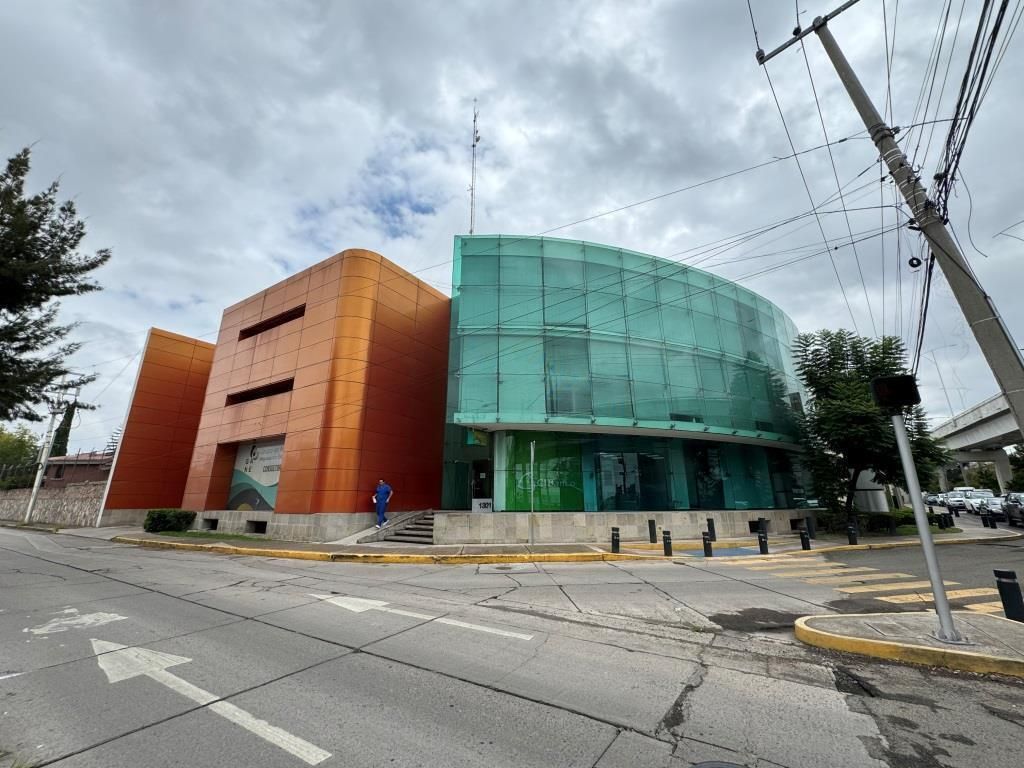 LOCAL Y OFICINAS COMERCIALES EN RENTA