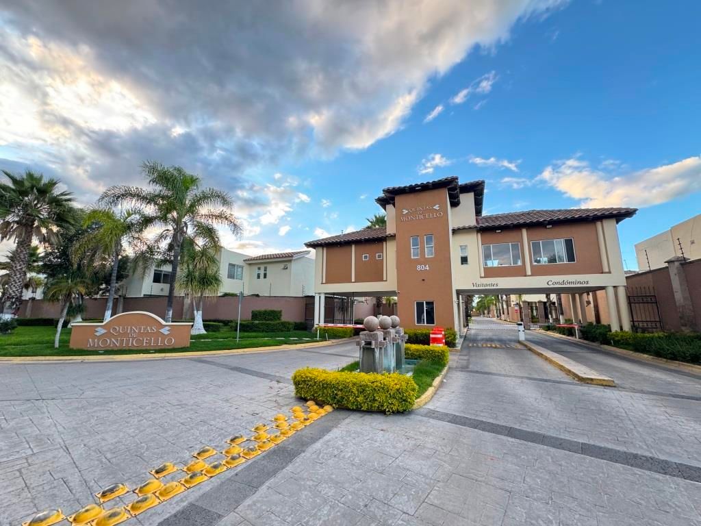 Casa en venta dentro de Fracc. Residencial Quintas de Monticello