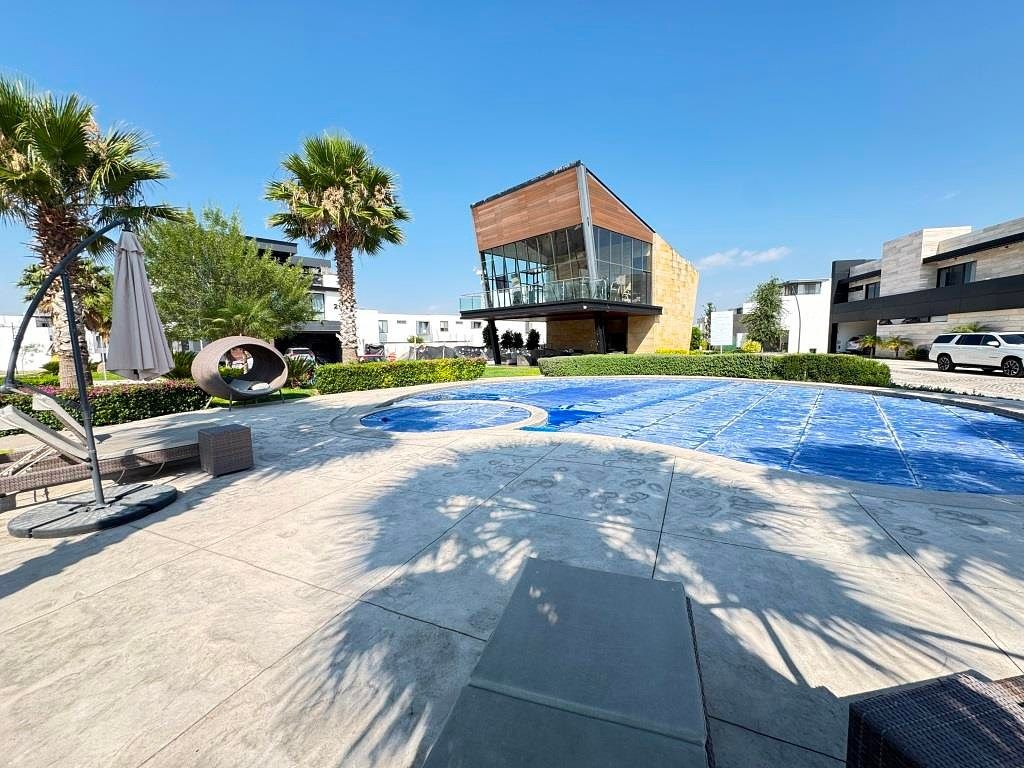 CASA EN RENTA FRACC. PUNTA DORADA