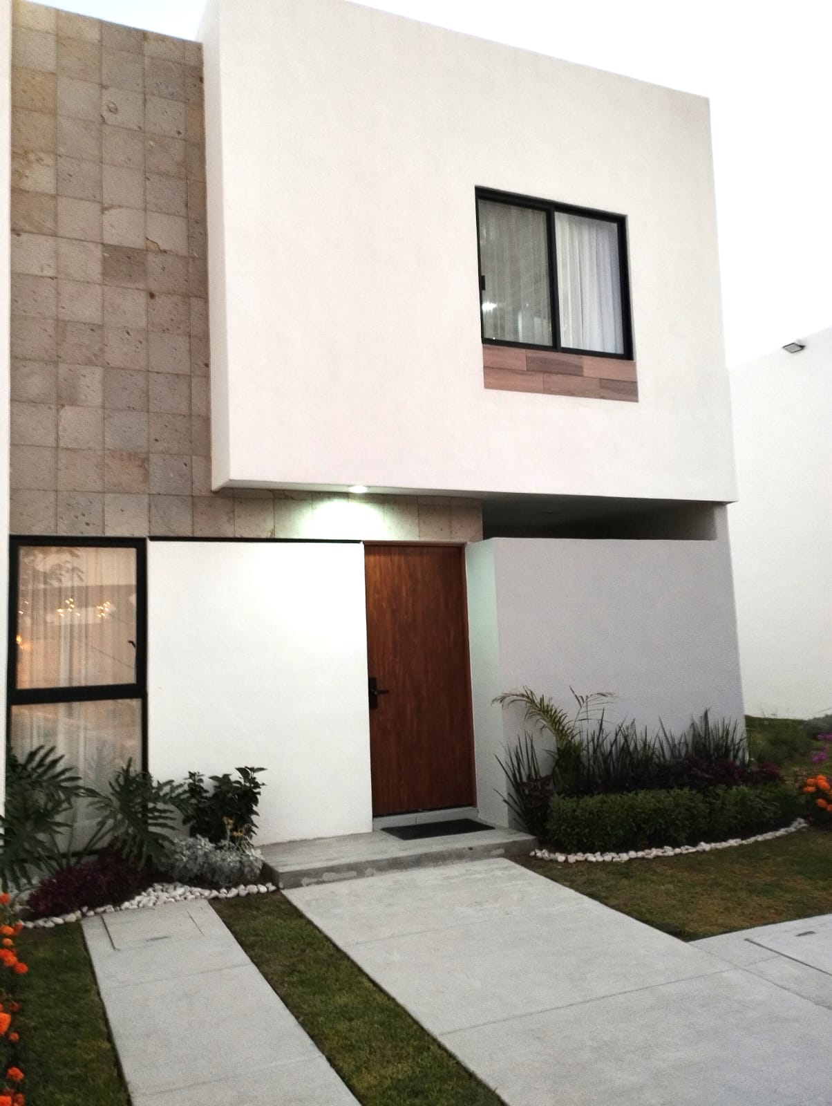 Casa Nueva Zona Poniente, Zona De Gran Plusvalía (ZAIRA)