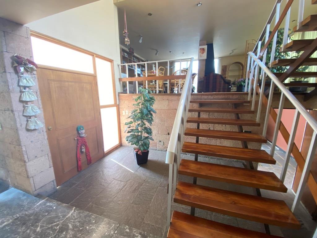 Amplia casa en zona Sur, 1,187m2