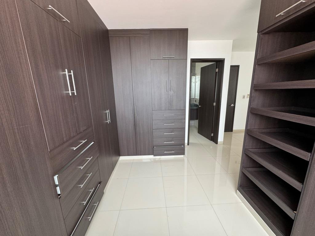 Casa en zona norte, dentro de exclusiva privada.