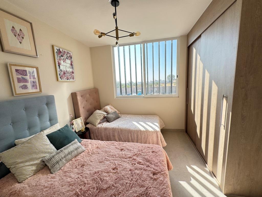 Casa nueva dentro de Fracc. con 3,500m2 de área común (Crianza)