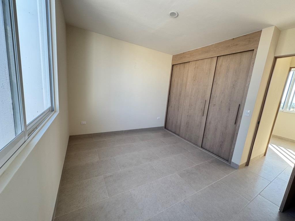 Casa nueva dentro de Fracc. con 3,500m2 de área común (Joven)