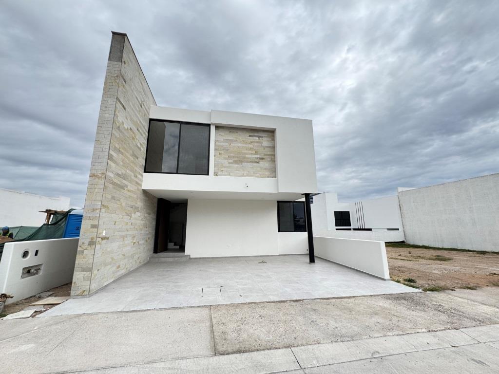 Casa nueva dentro de exclusivo Fracc. Residencial