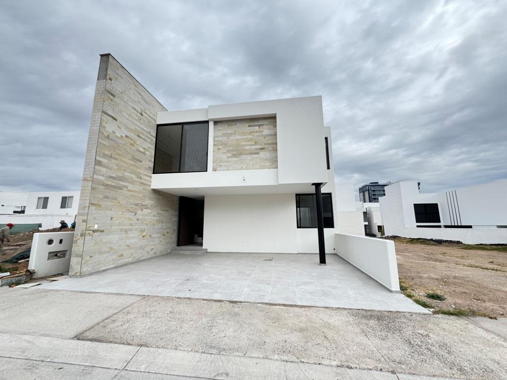 Casa nueva dentro de exclusivo Fracc. Residencial