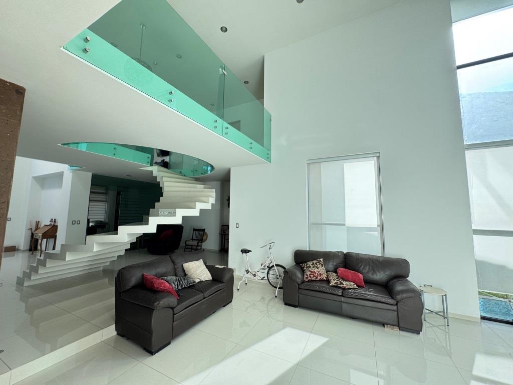 Casa en uno de los Fracc. mas exclusivos de la zona Poniente
