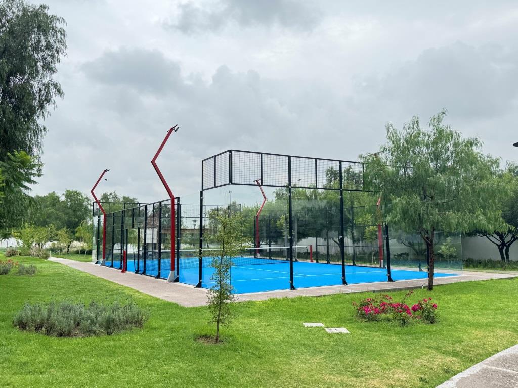 Terreno dentro de exclusivo Fracc. Residencial