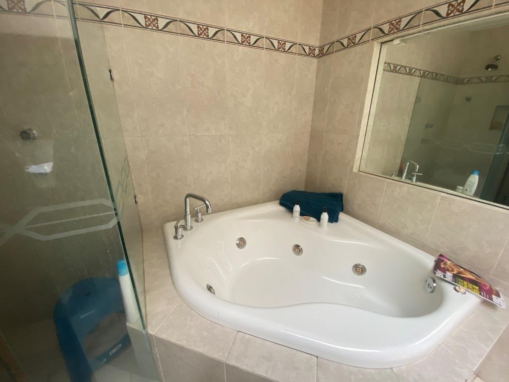 CASA DENTRO DE EXCLUSIVO CONDOMINIO (PTE)