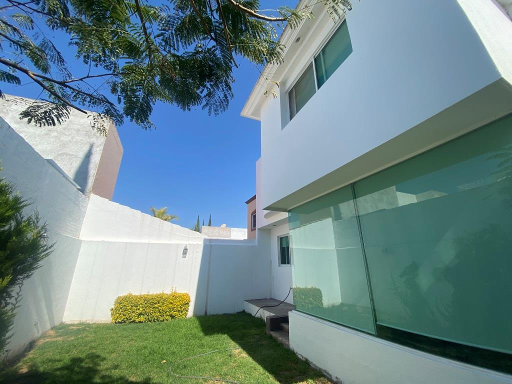 CASA DENTRO DE EXCLUSIVO CONDOMINIO (PTE)