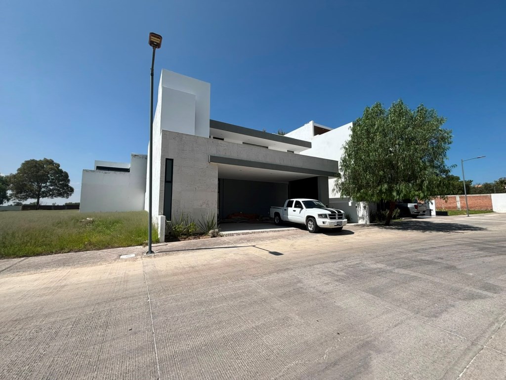Casa nueva dentro de exclusivo desarrollo Tamarindos
