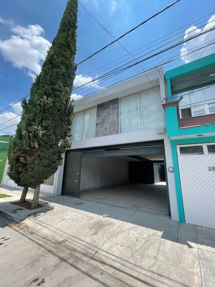 Bodega Comercial con Oficinas en Excelente Ubicación, Circunvalación Norte