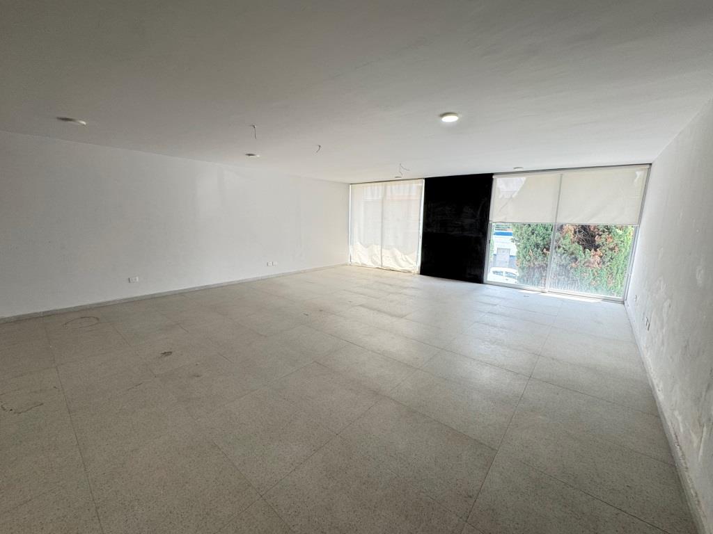 Bodega Comercial con Oficinas en Excelente Ubicación, Circunvalación Norte