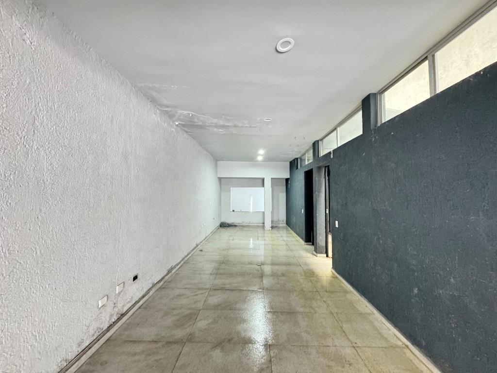 Bodega Comercial con Oficinas en Excelente Ubicación, Circunvalación Norte