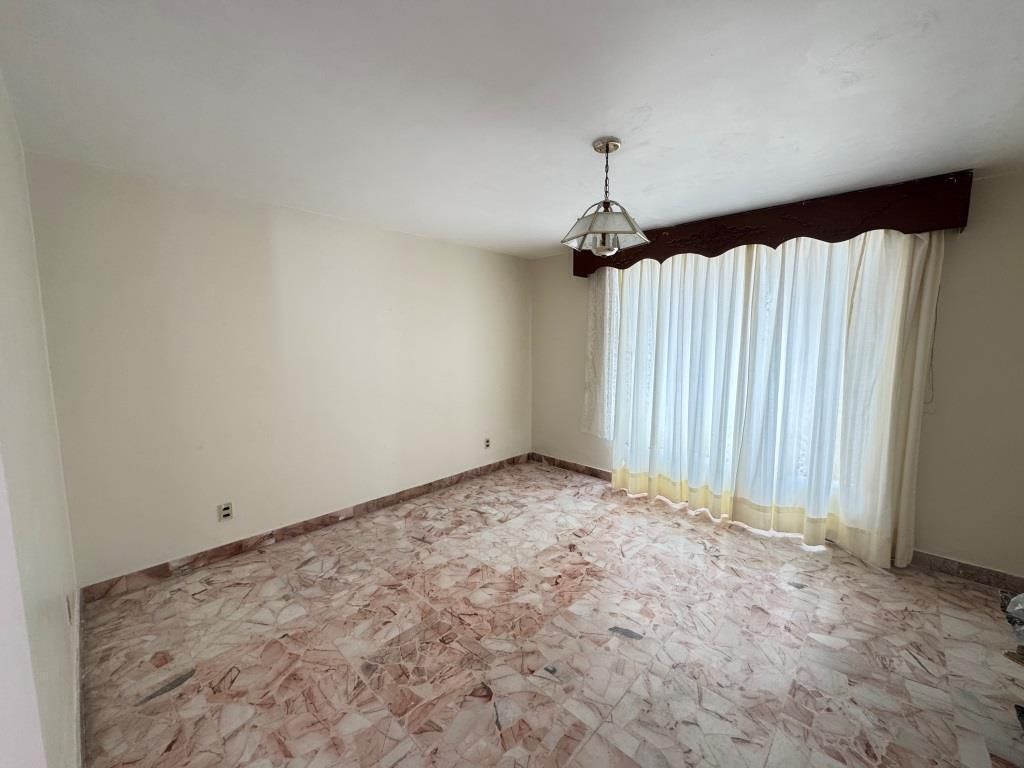CASA EN VENTA EN FRACCIONAMIENTO DEL VALLE I SECC.
