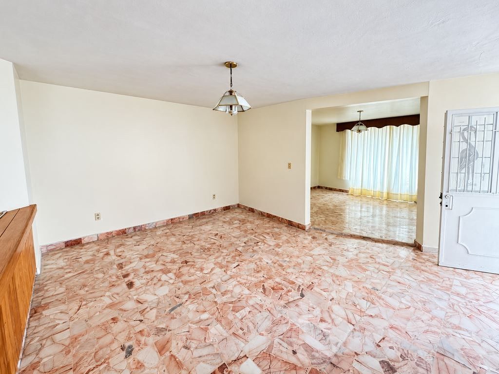 CASA EN VENTA EN FRACCIONAMIENTO DEL VALLE I SECC.