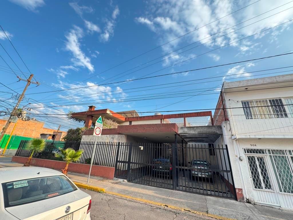 Propiedad céntrica en esquina a unos metros de Jardín de San Marcos San Marcos