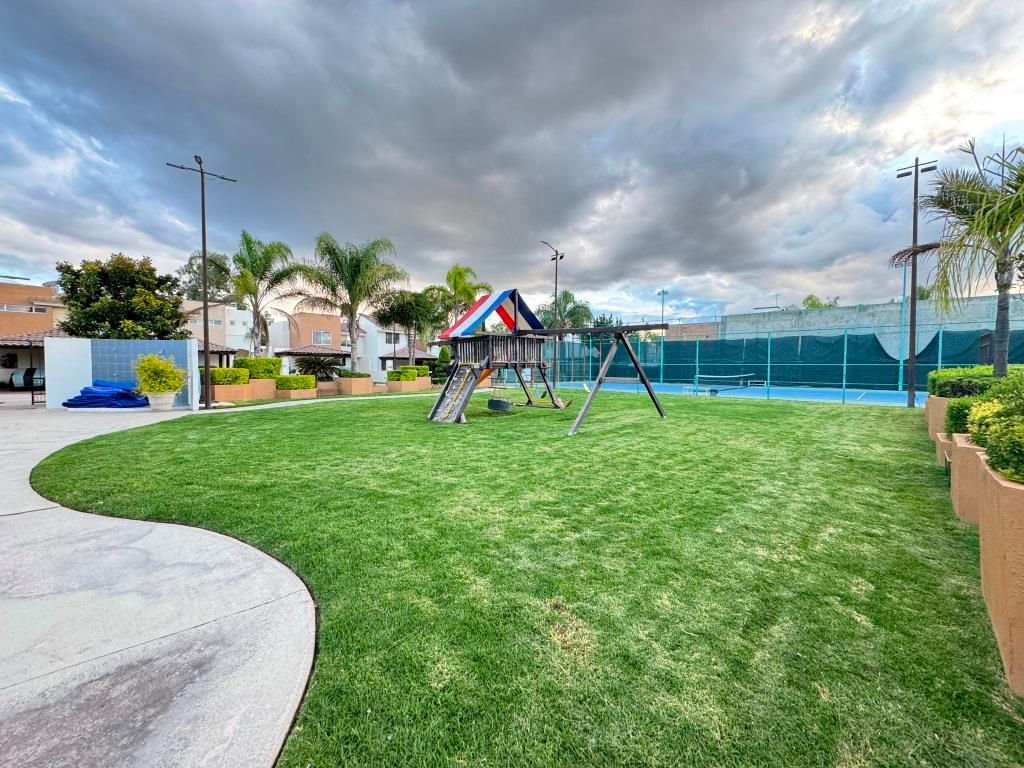 Casa en venta dentro de Fracc. Residencial Quintas de Monticello