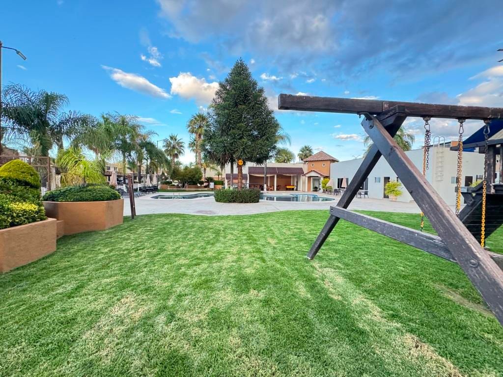Casa en venta dentro de Fracc. Residencial Quintas de Monticello