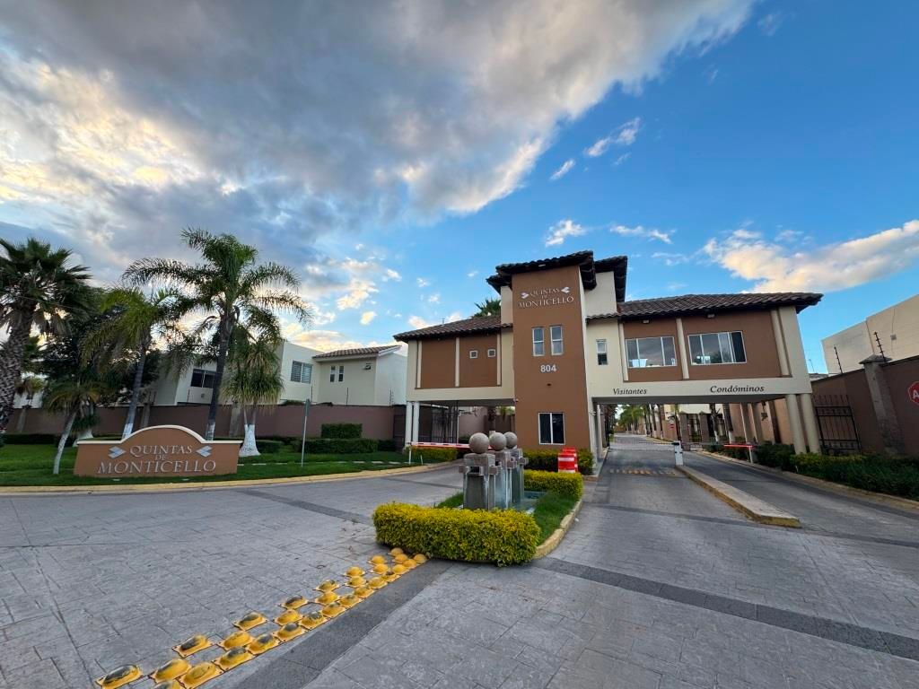Casa en venta dentro de Fracc. Residencial Quintas de Monticello