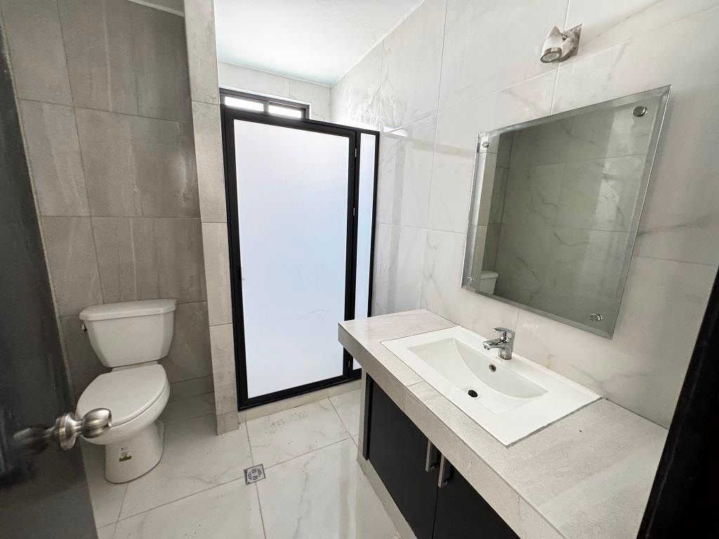 INMUEBLE ideal para oficinas corporativas, consultorios, centro médico, ETC.