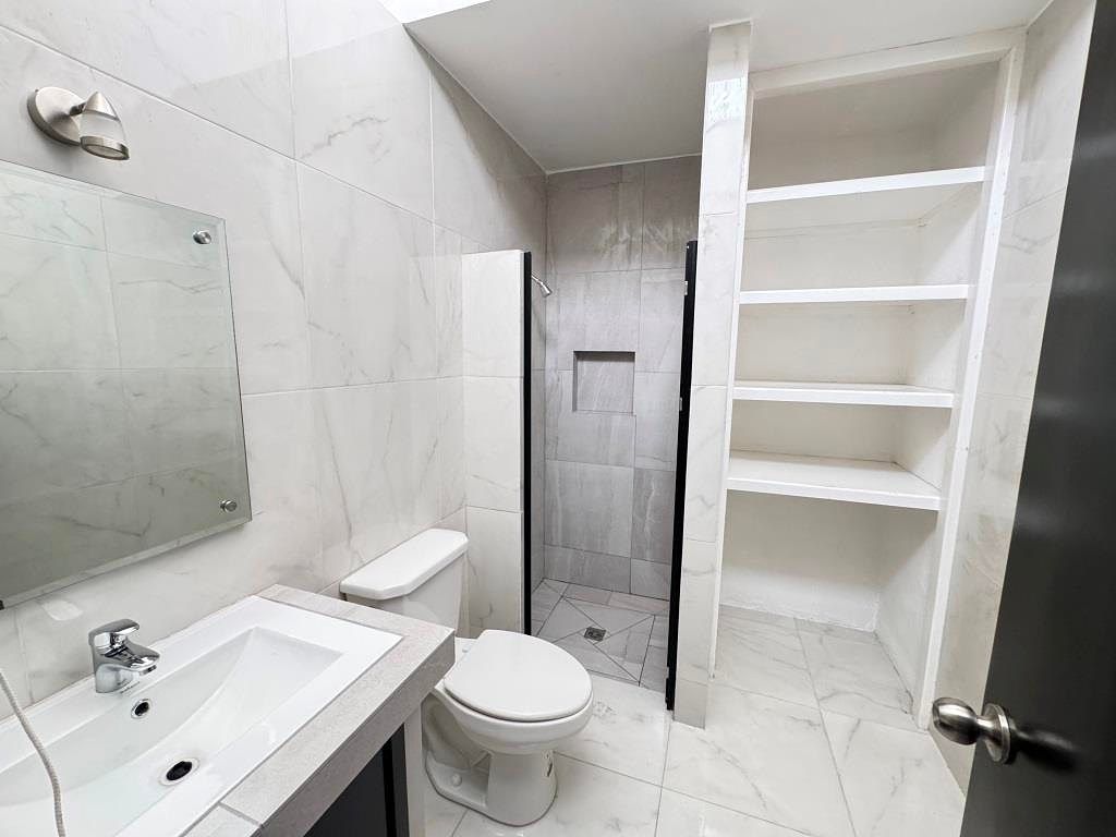 INMUEBLE ideal para oficinas corporativas, consultorios, centro médico, ETC.