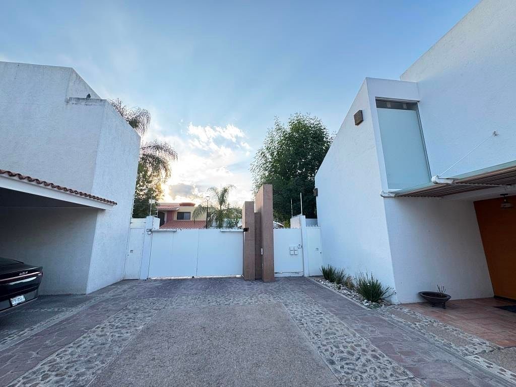 CASA EN VENTA FRACCIONAMIENTO VALLE REAL