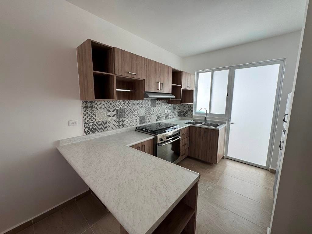 CASA EN RENTA EN ABADA RESIDENCIAL
