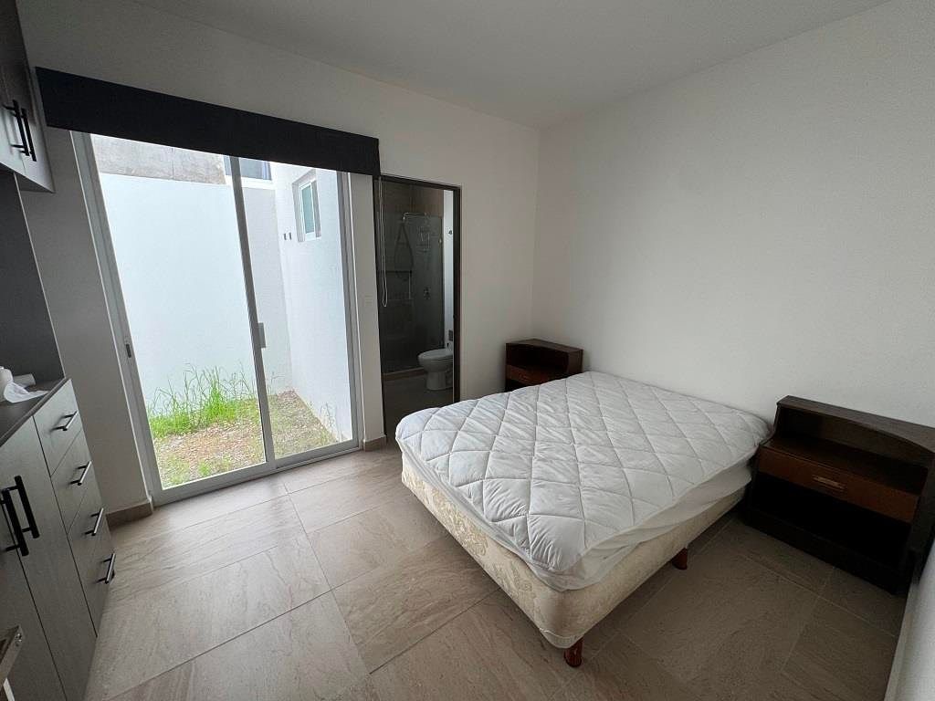 CASA EN RENTA EN ABADA RESIDENCIAL