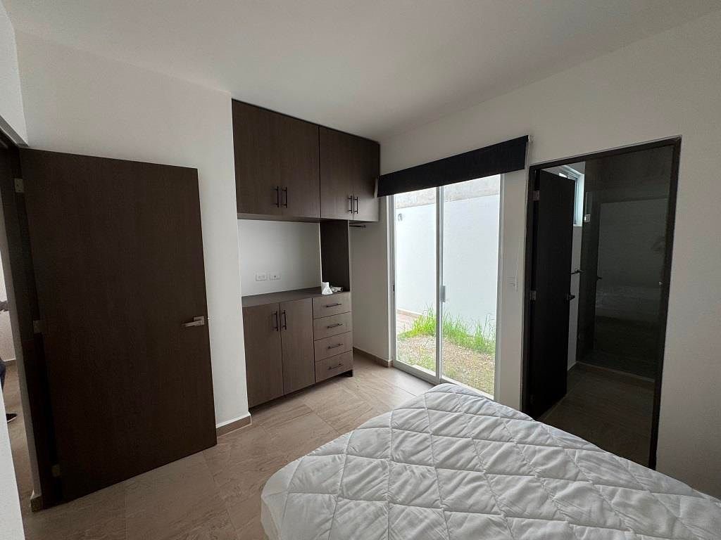 CASA EN RENTA EN ABADA RESIDENCIAL