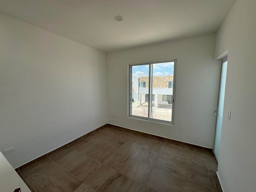 CASA EN RENTA EN ABADA RESIDENCIAL