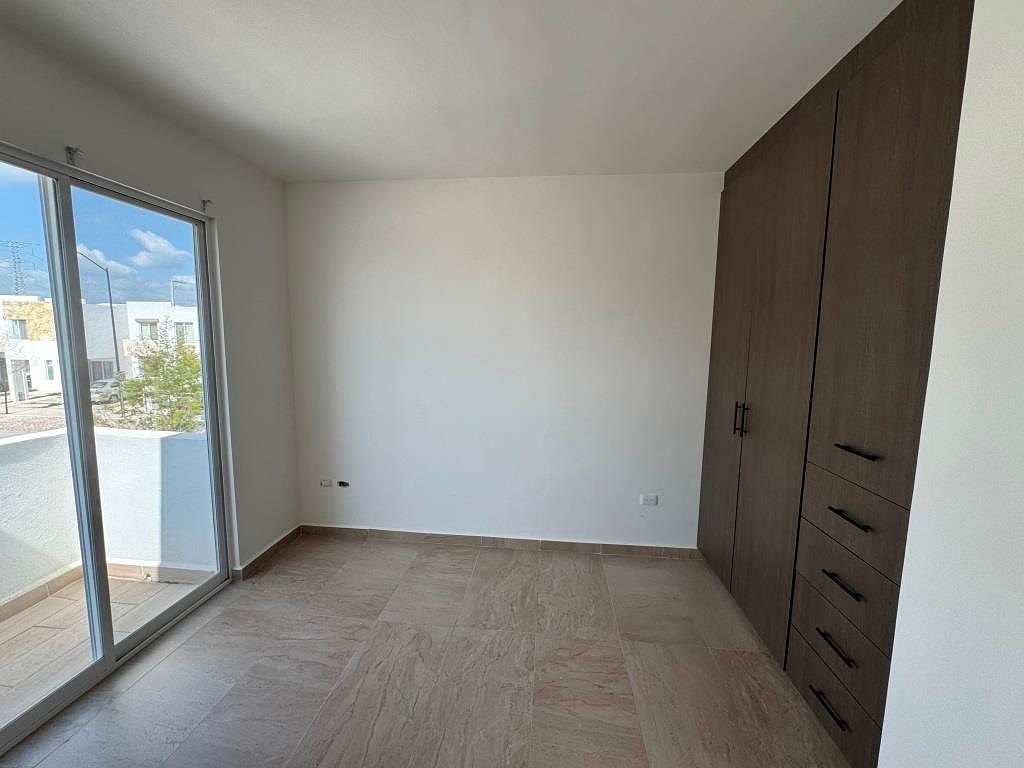 CASA EN RENTA EN ABADA RESIDENCIAL