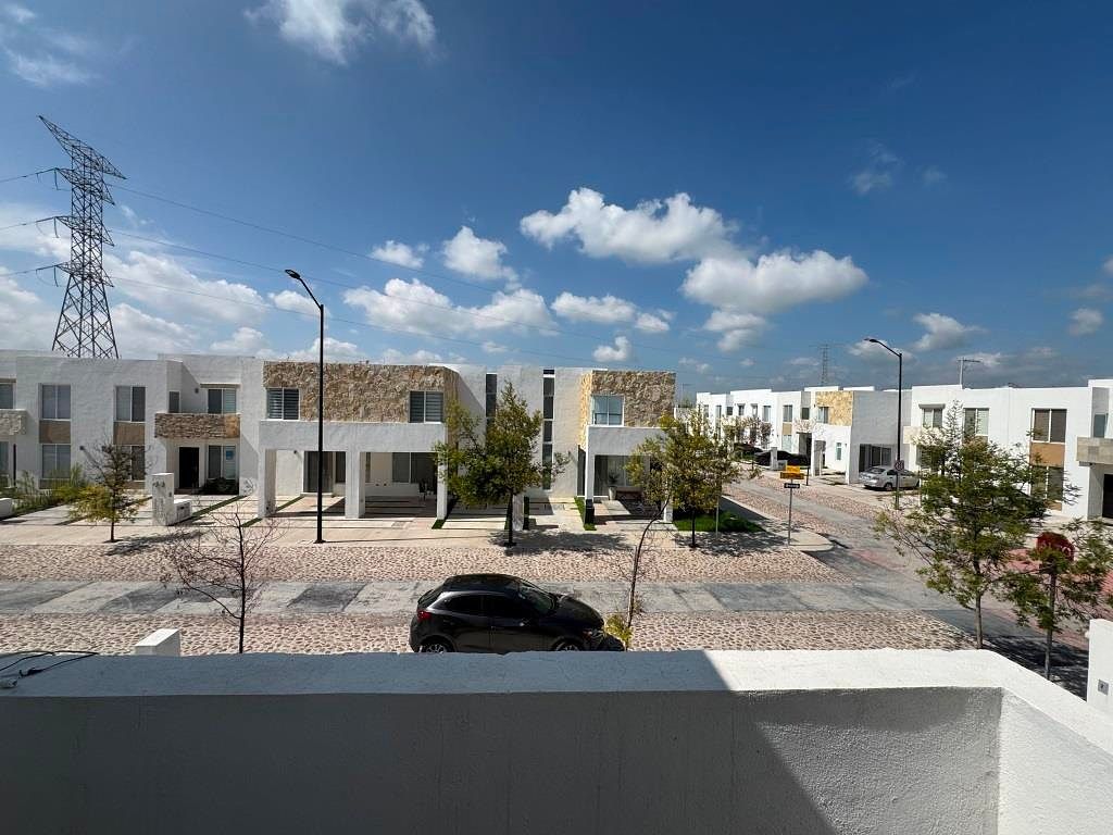 CASA EN RENTA EN ABADA RESIDENCIAL