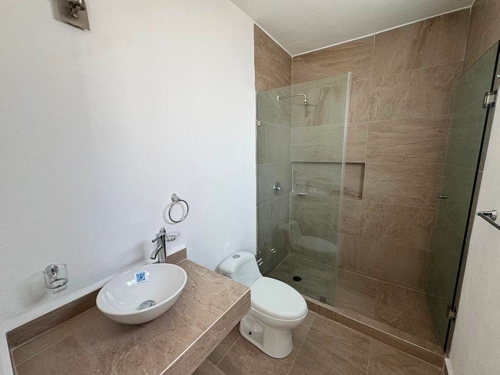 CASA EN RENTA EN ABADA RESIDENCIAL
